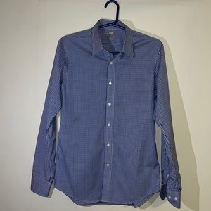 5 Uniqlo slim fit button downs (Men)
